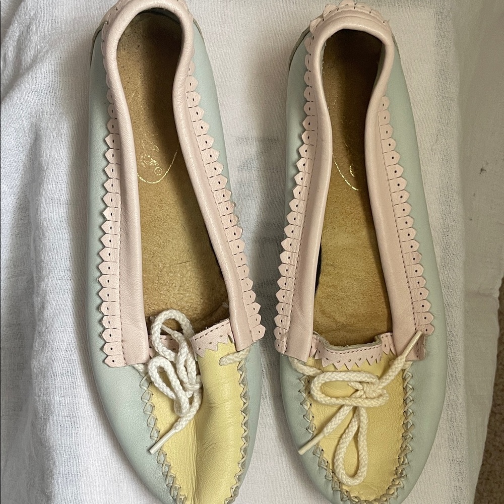 Vintage Bass Women's Moccasins in Cream and Pink